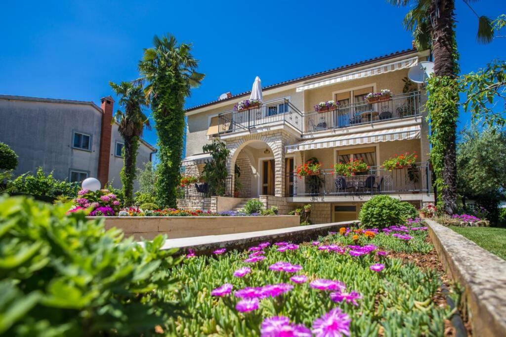 Garden View Apartment In Porec For 2 - 3 Persons Exterior foto